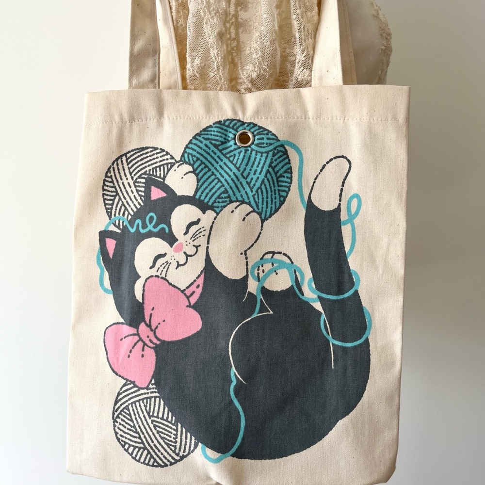Yarn Knitting Tote Bag with Charming Cat Print